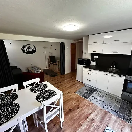 Mott Apartmán